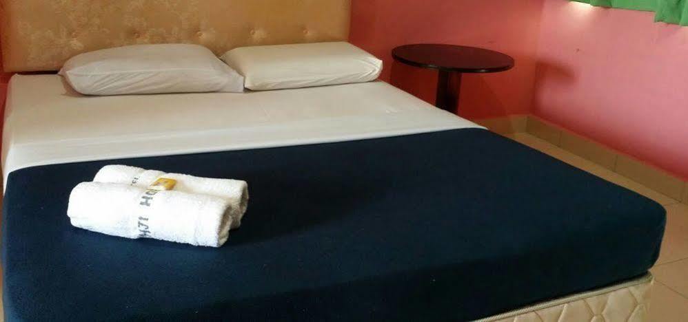 Hji Residensi Hotel Kuah Eksteriør billede